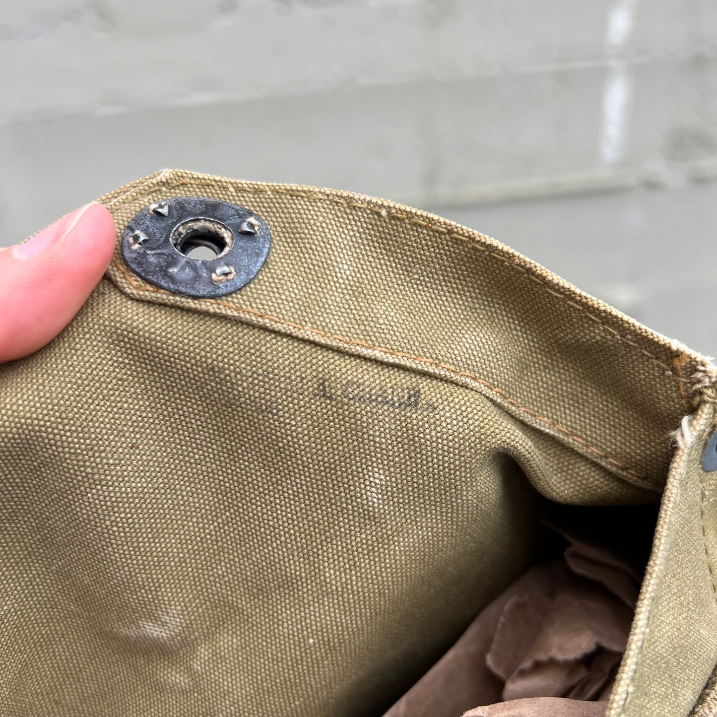 Vintage U.S. Army WW2 Service Gas Mask (M2A1) Canvas Carrying Bag - O/S - Made In USA - Olive/Khaki