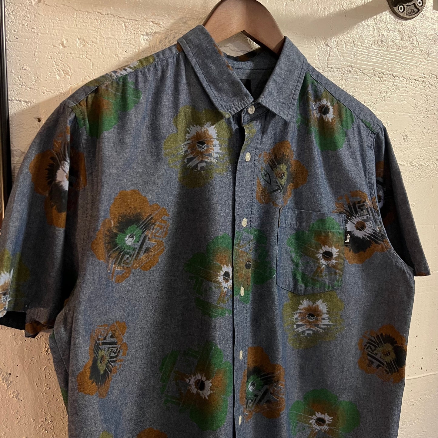 'Pre-Owned' Stüssy Abstract Floral Short Sleeve Chambray Button Up Shirt - Size Large - Denim/Indigo