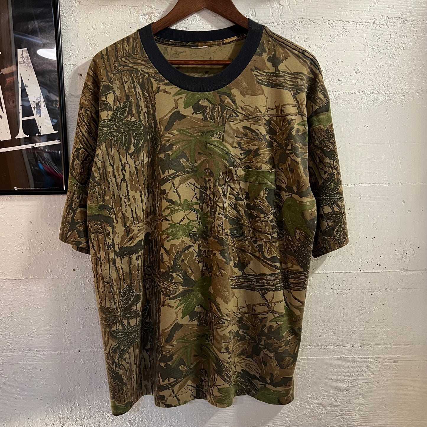 Vintage Realtree Camo Single Stitch Pocket T-Shirt - Size XL - Faded Black/Earth Toned