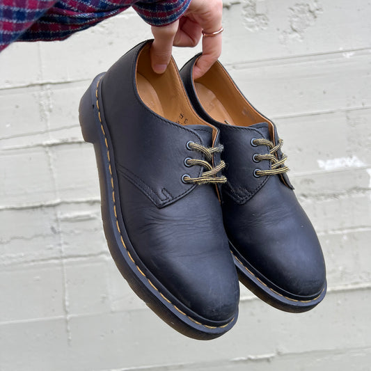 *Pre-Loved* Dr. Martens Dorian 3-Eye Lace Up Leather Oxford Shoe - Size 6M/7W - Black - AW004