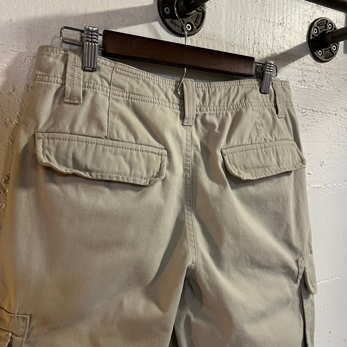 2000's Eddie Bauer Khaki Cargo Shorts - Size 30" - Khaki