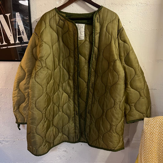 True Vintage U.S. Military Issued Extreme Cold Weather Parka Liner - Size Medium - Made In USA - Olive Drab - DSA100-74-C-1584