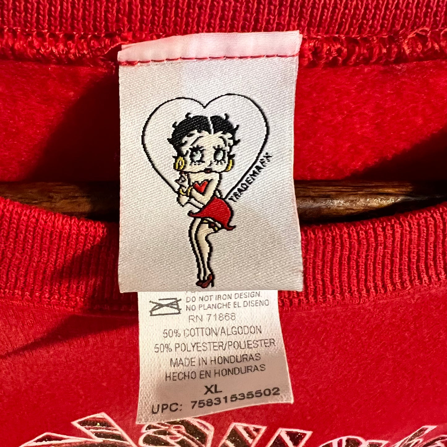 Vintage 2004 Betty Boop Freeze 'Be Naughty' Christmas Crewneck Sweatshirt - Size XL - Red/Multi