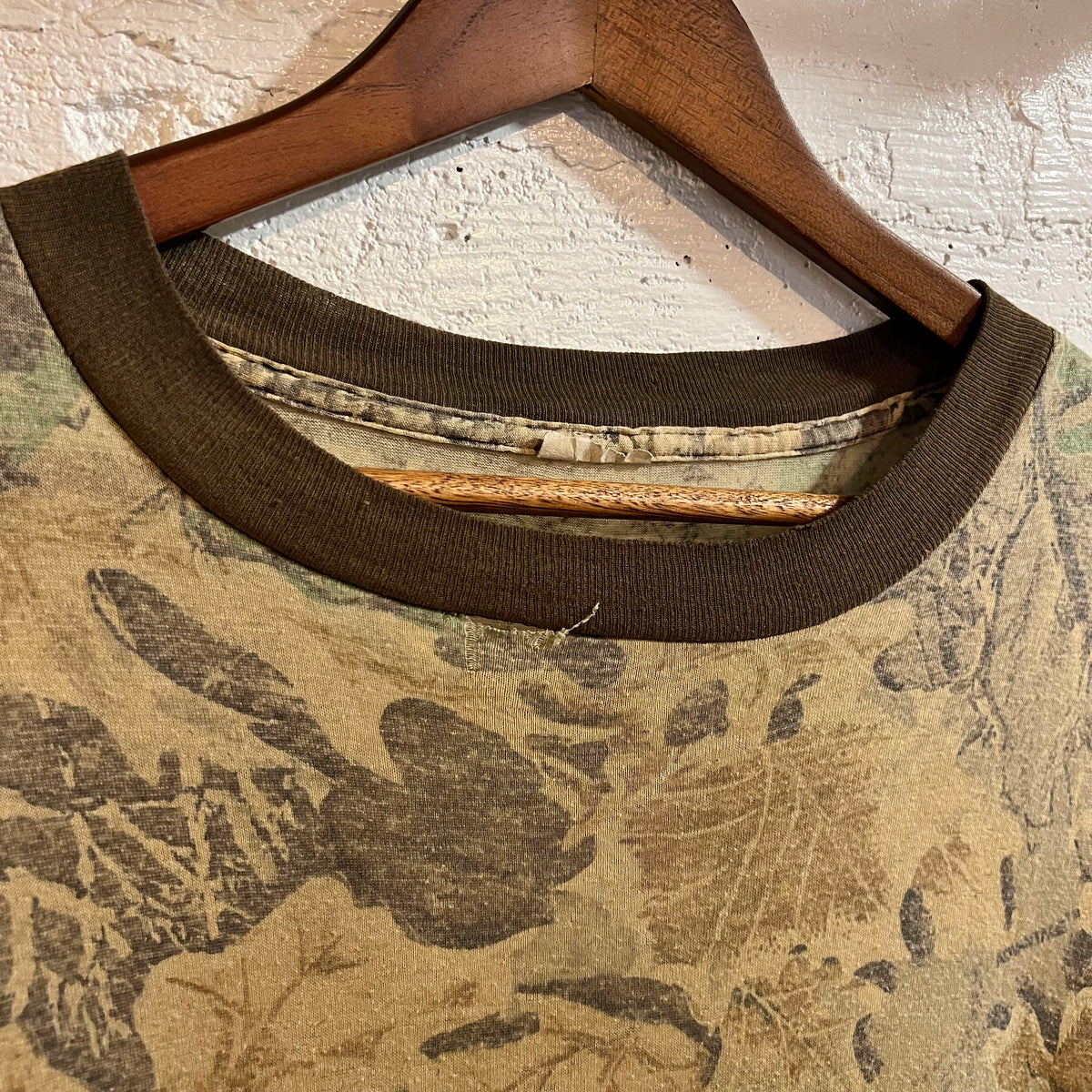Vintage Faded/Distressed Thread Bare Single Stitch Real Tree Camo Pocket T-Shirt - Size Large - Earth Toned