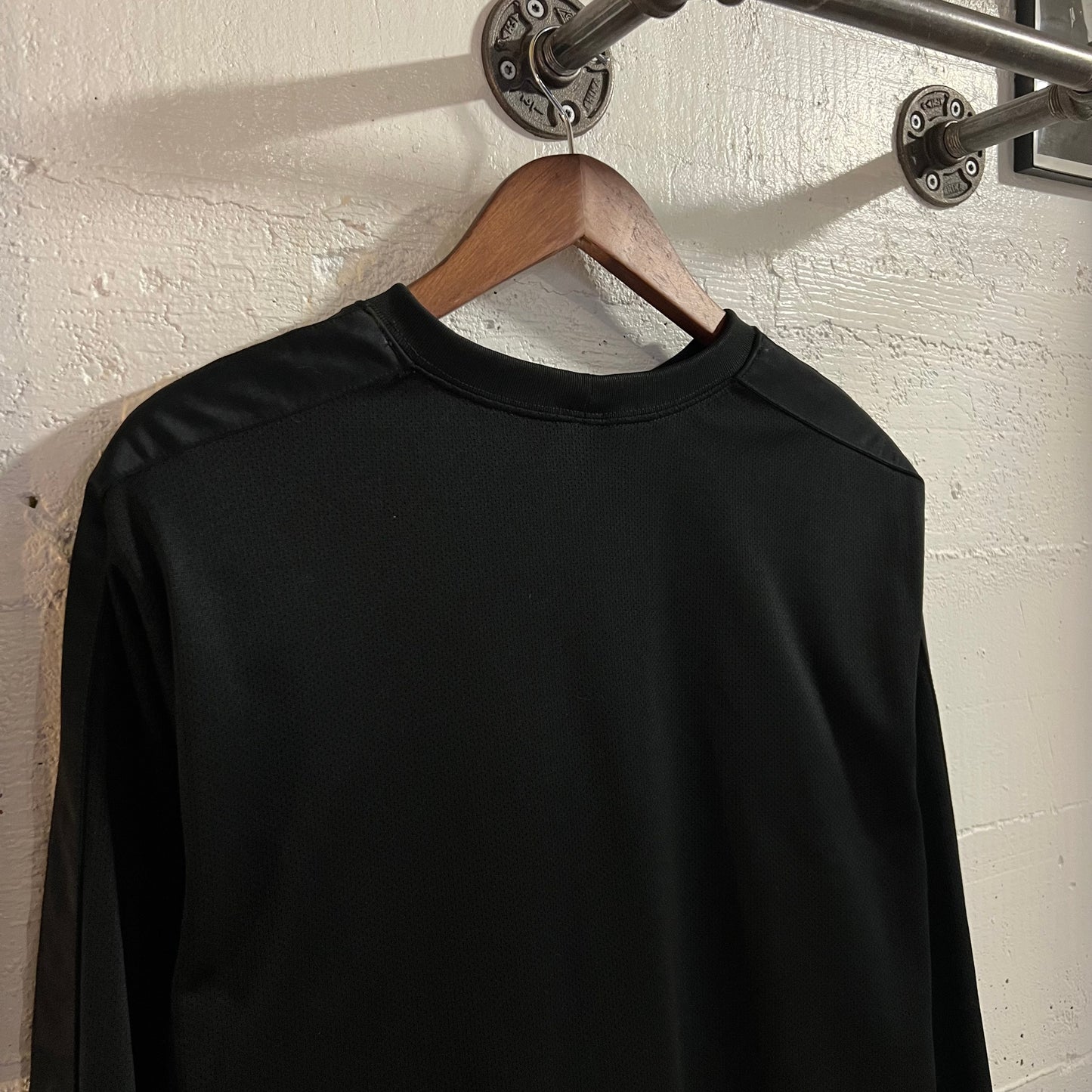 Vintage 2000’s Embroidered Nike Cropped Long Sleeve Mesh Athletic T-Shirt - Size XL - Black/White