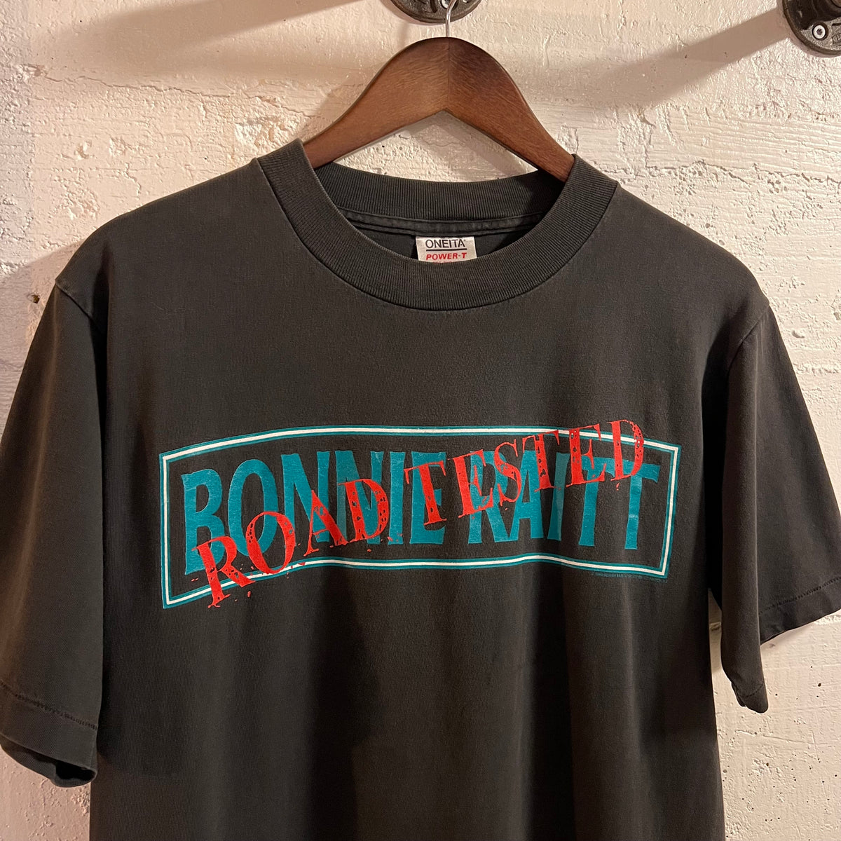 Vintage 1995 Bonnie Raitt ‘Road Tested’ Single Stitch T-Shirt - Size Large - Made In USA - Faded Black/Kelly Green/Red