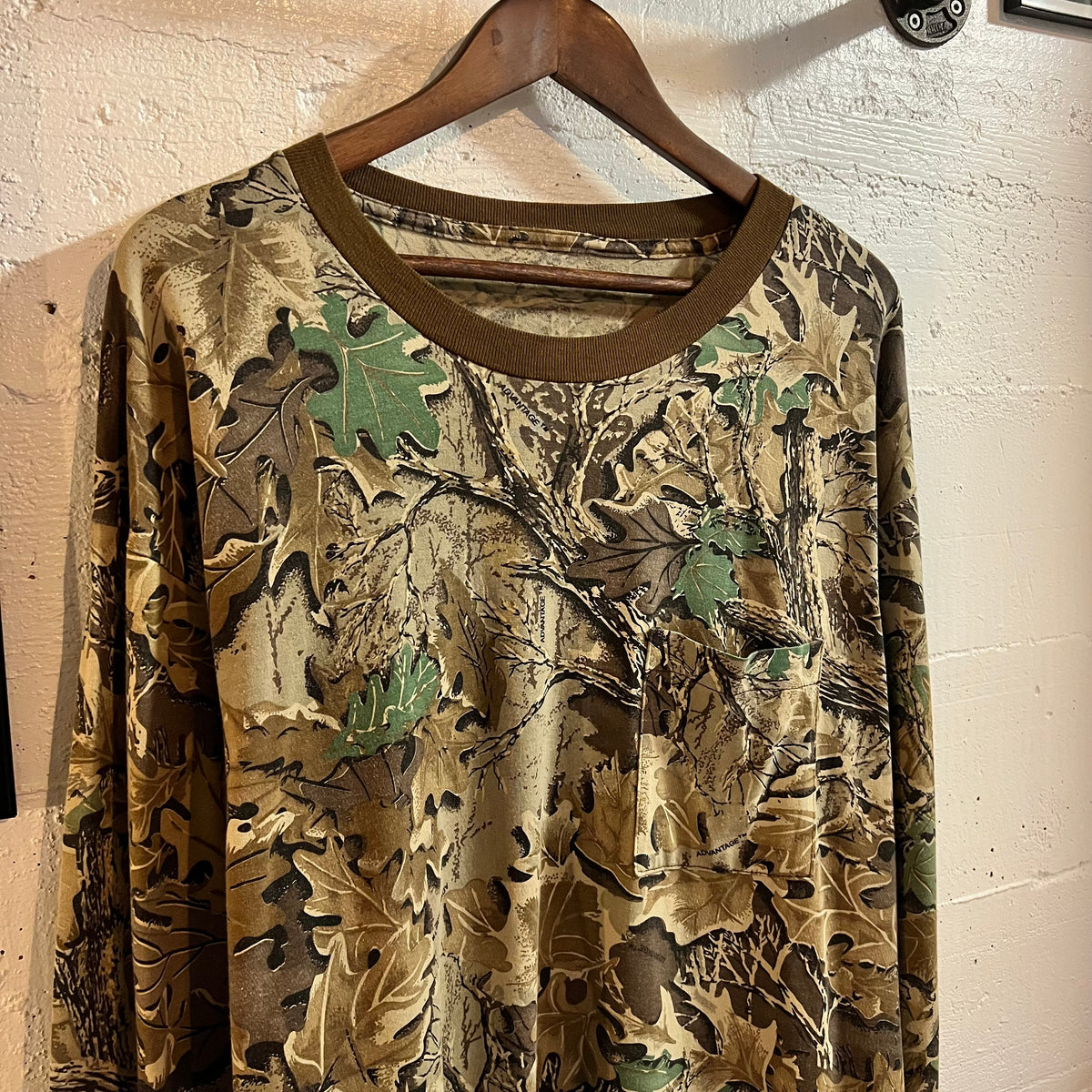 Vintage Advantage Realtree Camo Long Sleeve Boxy Single Stitch T-Shirt - Size Large - Earth Toned