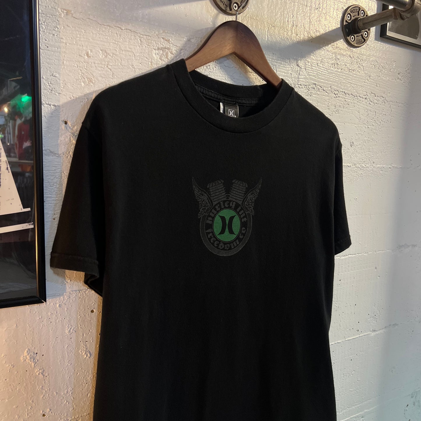 Vintage 2000's Hurley Int. 'Freedom Co." Center Logo T-Shirt - Size Medium - Black/Green