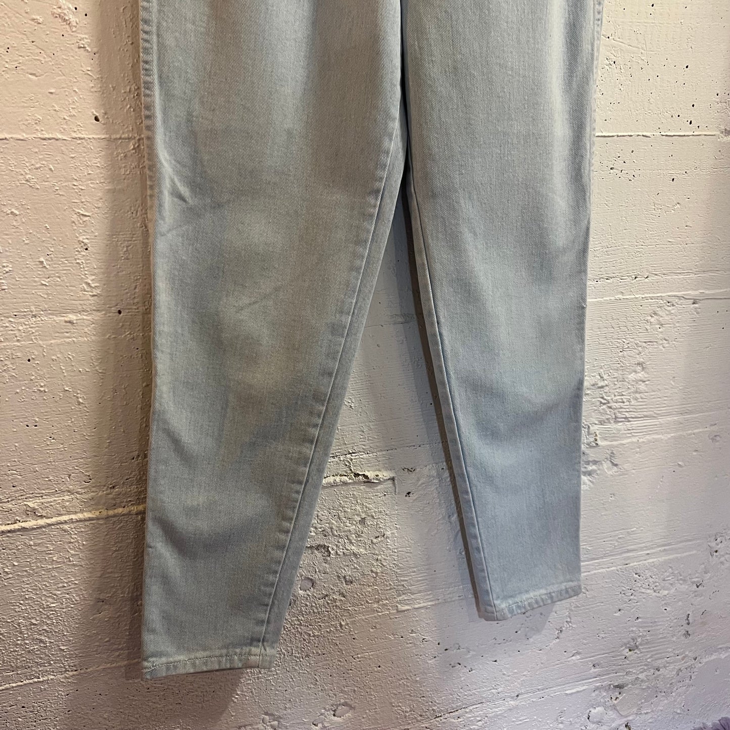 Vintage 80's Chic Light Wash High Rise Tapered Leg Denim Jeans - Size 10 Tall - Made In USA - 100% Cotton