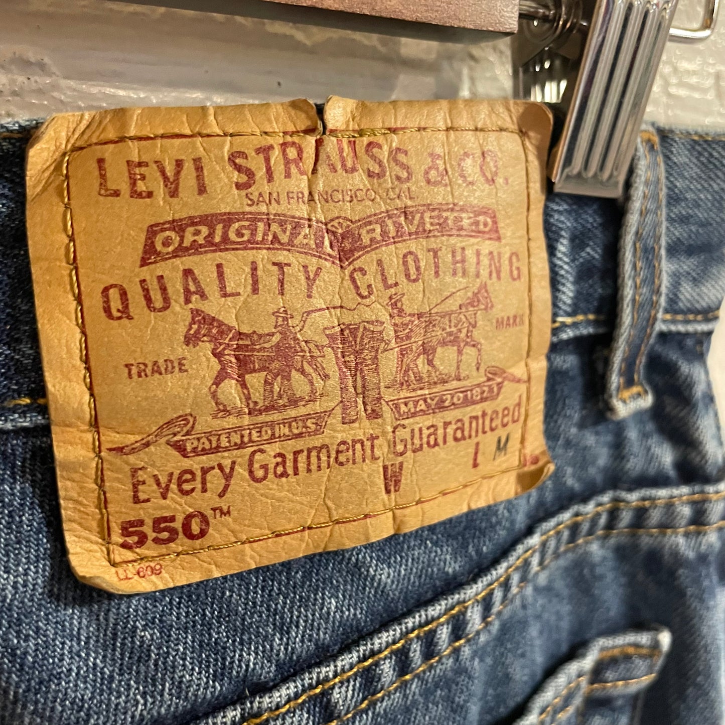 Vintage 90's Levi's 550 Relaxed Fit Denim Jeans - Size 10 Reg. M (28) - Made In USA - Mid Wash Denim