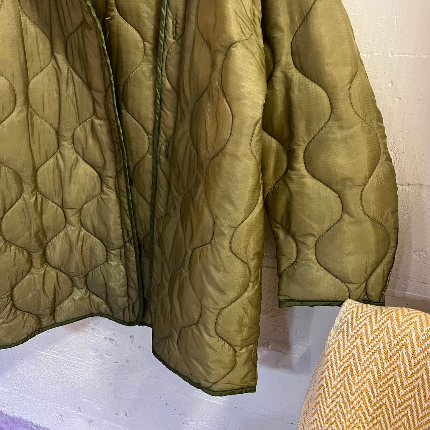 True Vintage U.S. Military Issued Extreme Cold Weather Parka Liner - Size Medium - Made In USA - Olive Drab - DSA100-74-C-1584