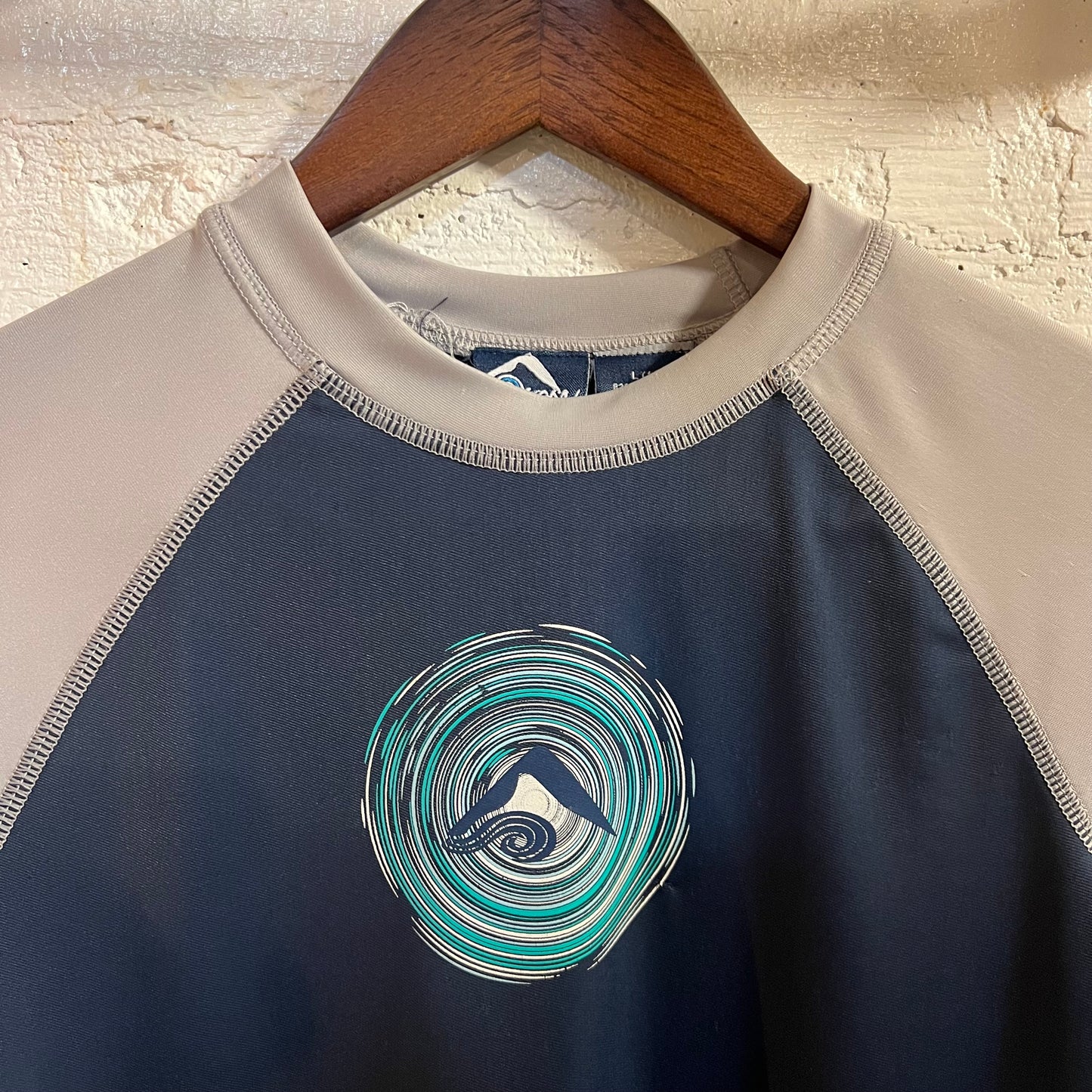 2000's Kanu Surf Short/Raglan Sleeve Rashguard - Size Large (12) - Blue/Grey