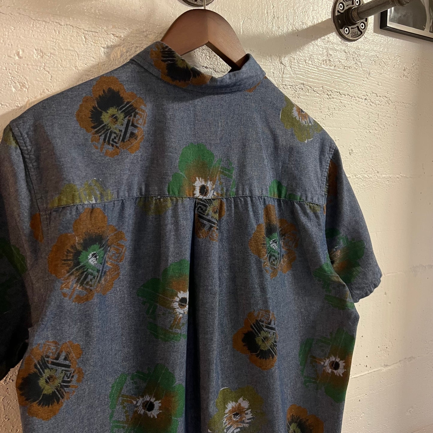 'Pre-Owned' Stüssy Abstract Floral Short Sleeve Chambray Button Up Shirt - Size Large - Denim/Indigo