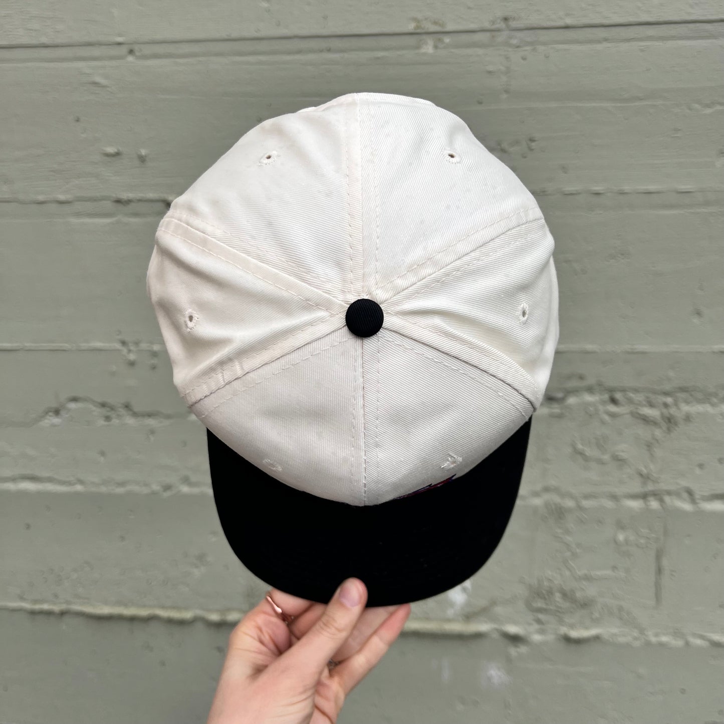 Vintage 90's Budweiser 'King of The Rockies' Embroidered 2-Tone Snapback Hat - O/S - Black/Cream