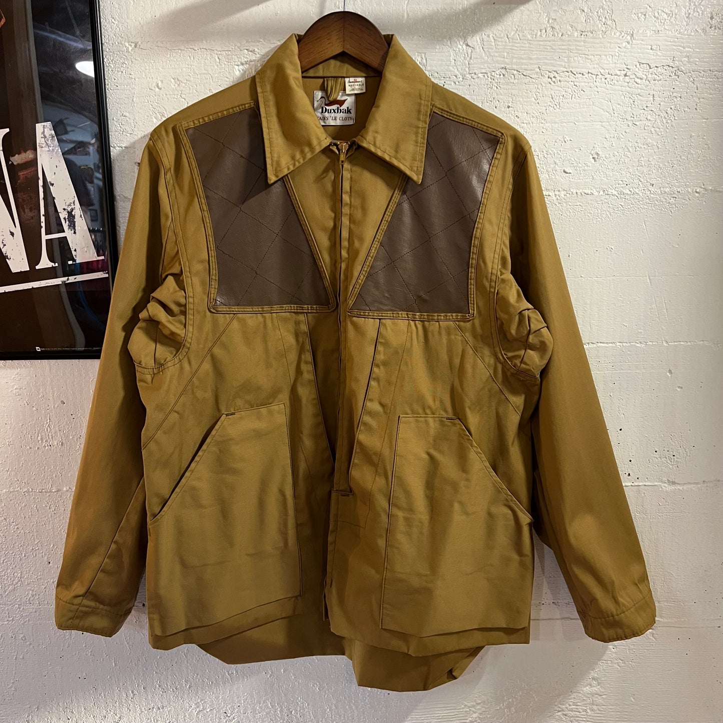 Vintage 1960's Duxbak 'Mains Le Cloth' Cotton Canvas Hunting Jacket - Size Small - Beige/Tan - Made In USA