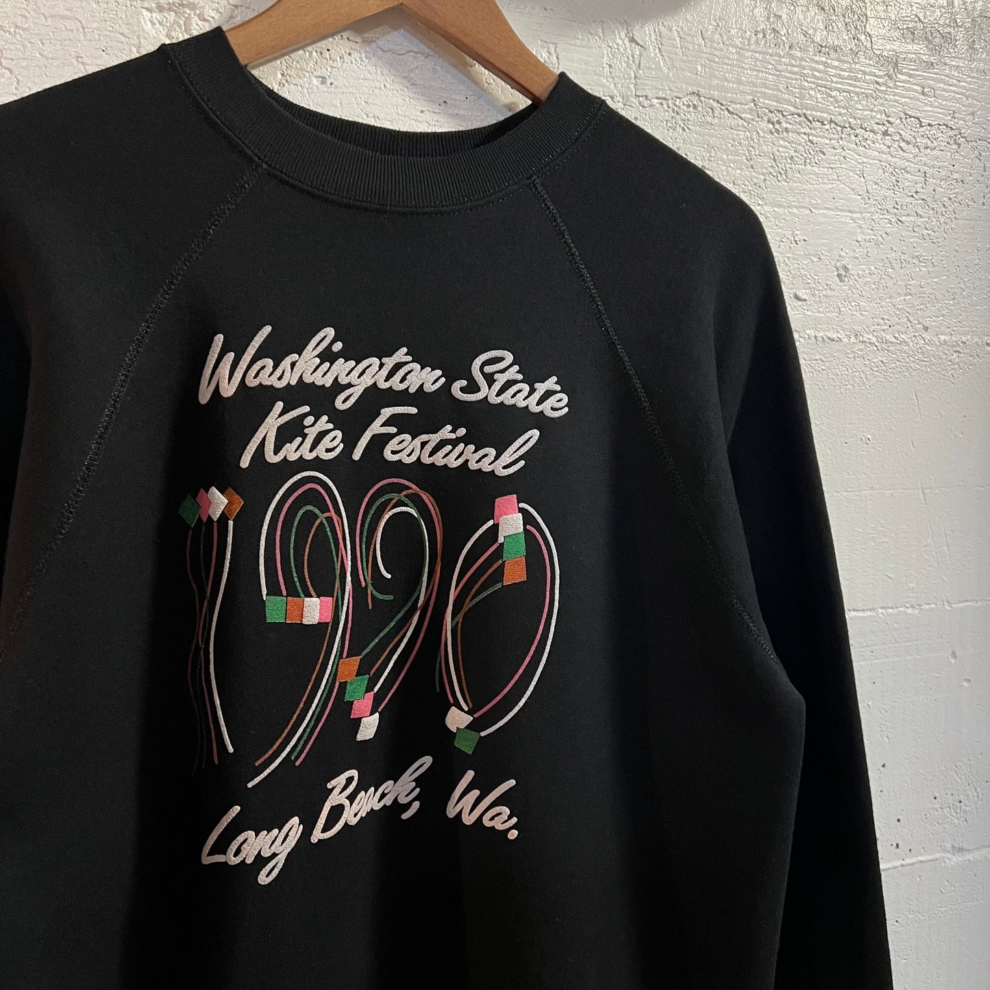 Vintage 1990 Long Beach, WA State Kite Festival Raglan Sleeve Crewneck Sweatshirt - Size Large - Made In USA - Black/White/Multi