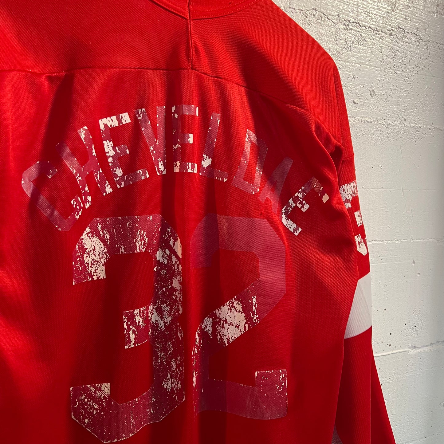 Vintage Faded Detroit Red Wings ‘Cheveloae #32’ Hockey Jersey - Size Medium - Made In USA - Red/White