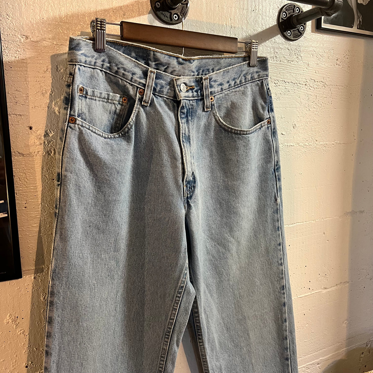 Vintage 2002 Levi's 550 Light Wash Relaxed Tapered Fit Denim Jean - Size 30" x 33" - Light Indigo